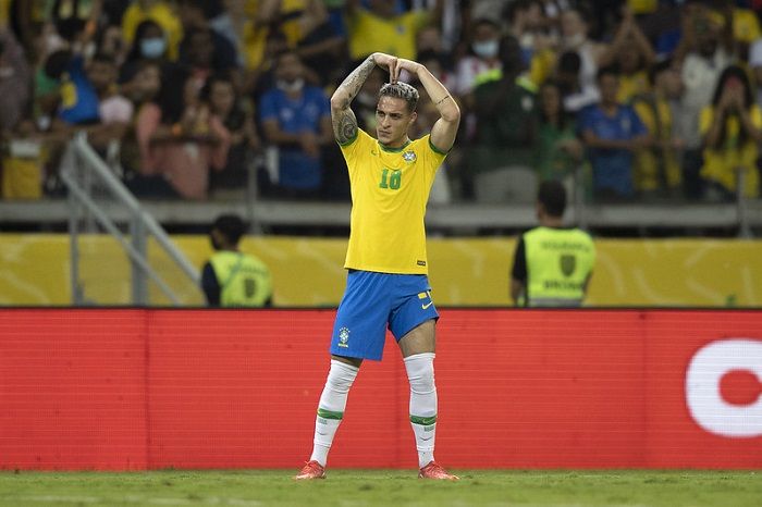 Antony é desconvocado da Seleção Brasileira, e Gabriel Jesus entra